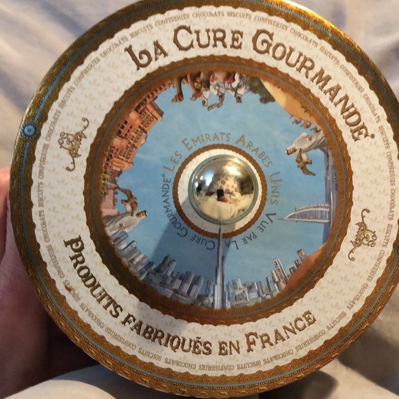 🦋Vintage Biscuit Tin - Picture 2 of 6